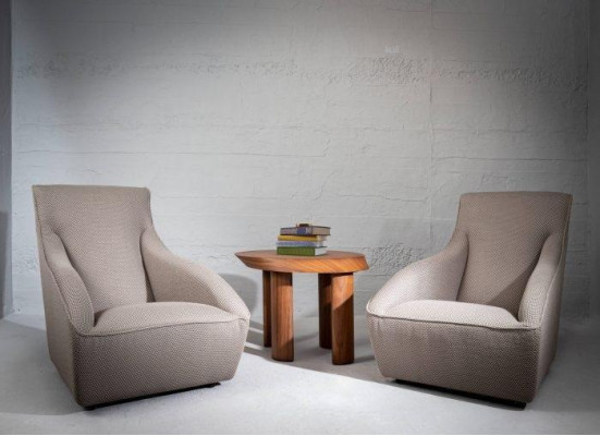 Stylish, comfortable club chair with velvet cover for stylish living rooms