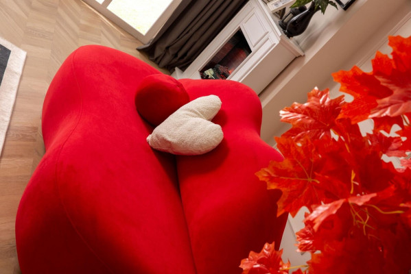 Designer 3 Seater sofa White Beige in shape sofas couches lips stylish