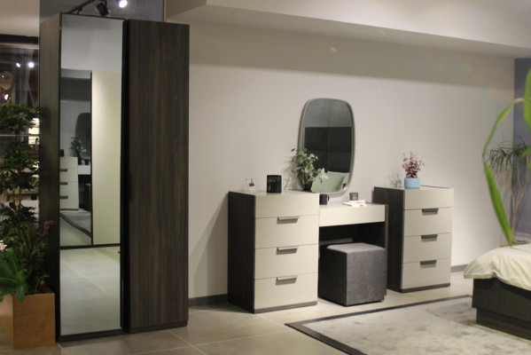 Design Dressing table with Mirror Luxury Bedroom Furniture Stool 3pcs. new