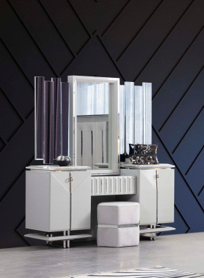 Luxury bedroom set 4 pieces. Bed + 2x Bedside table Chest of drawers Modern Design Beds