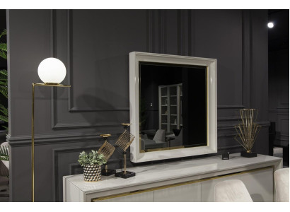 Mirror Luxurious wall mirror in a modern style with white frame