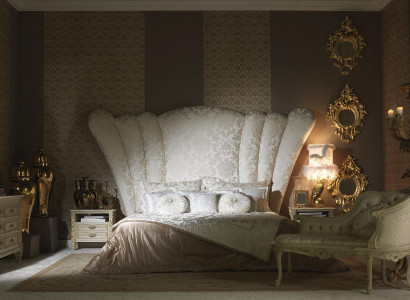 Chesterfield Large Bed Headboard Bed Upholstery Hotel Bed Color White Classic