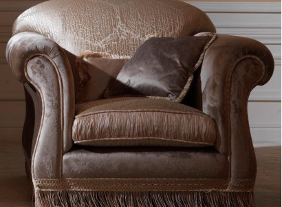 Luxury armchair upholstery throne real wood Italian furniture single seater country house style