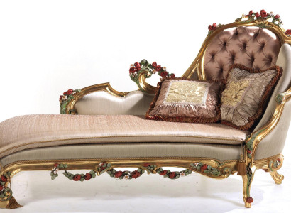 Luxurious chaise longue with decorative n carvings