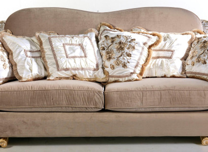 Classic three-seater Chesterfield sofa for stylish living spaces