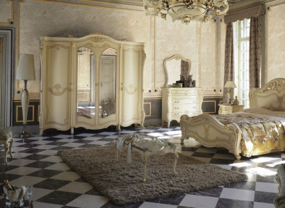 Incomparable Classic s 10-piece Italian Bedroom Set