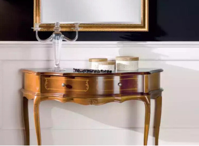 Luxurious Console table from Wood in the Bedroom Classic brown Lamp