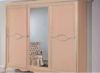 Beige Bedroom Wardrobe 3 doors Solid wood Furniture Classic