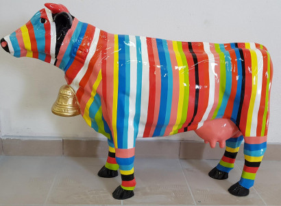 Designer Abstract Figure Modern Statue Cow Plastic Decorative Garden Sculptures