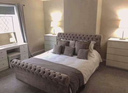 Chesterfield Hotel Double Leather Bed Bedroom Upholstery Luxury Beds 200x200cm