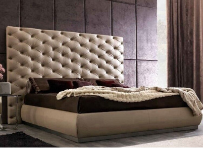 Beige Wall Panel Chesterfield Luxury Bed Designer Double Beds