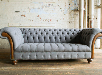 Elegant gray Chesterfield three-seater luxury living room 3-seater sofa
