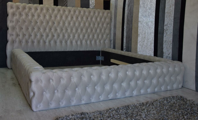 Elegant Chesterfield design English double bed in beige - beds with timeless style