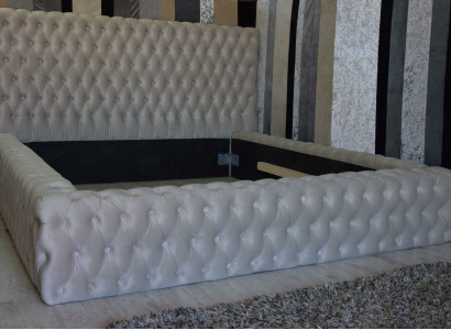 Elegant Chesterfield design English double bed in beige - beds with timeless style