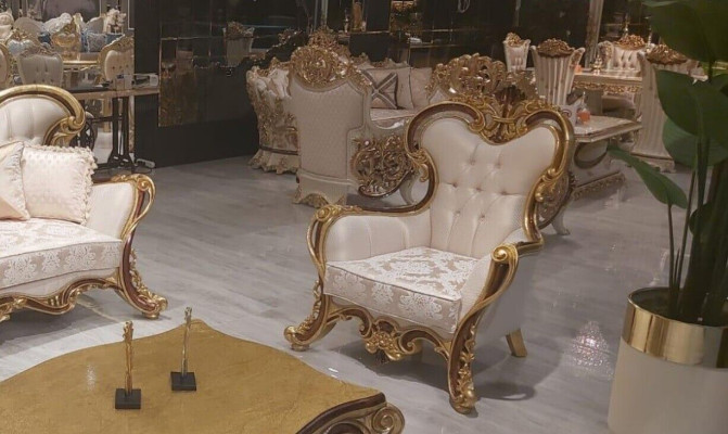Luxurious Classic r wing chair in white and gold baroque design