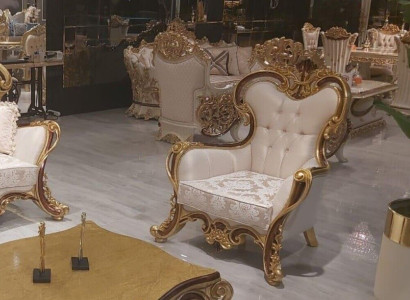 Luxurious Classic r wing chair in white and gold baroque design