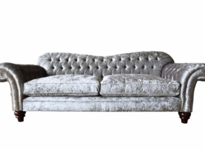 Luxurious Classic s Chesterfield sofa with three seats in gray