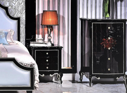 Stylish Classic Chest of drawers in Black with glossy surface