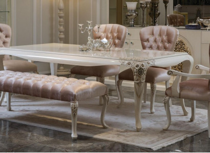 Classic s Dining room furniture set in soft pink in natural wood